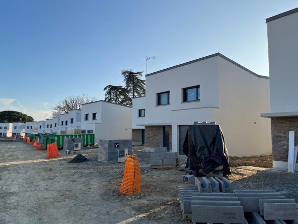 chantier CEGELOG Eiffage logement 2 eme regiment du matériel à bruz 1 - Appui de Fenêtre à Pose Simplifiée 70 Logements à Bruz : Eiffage, WESER, Bretagne Matériaux