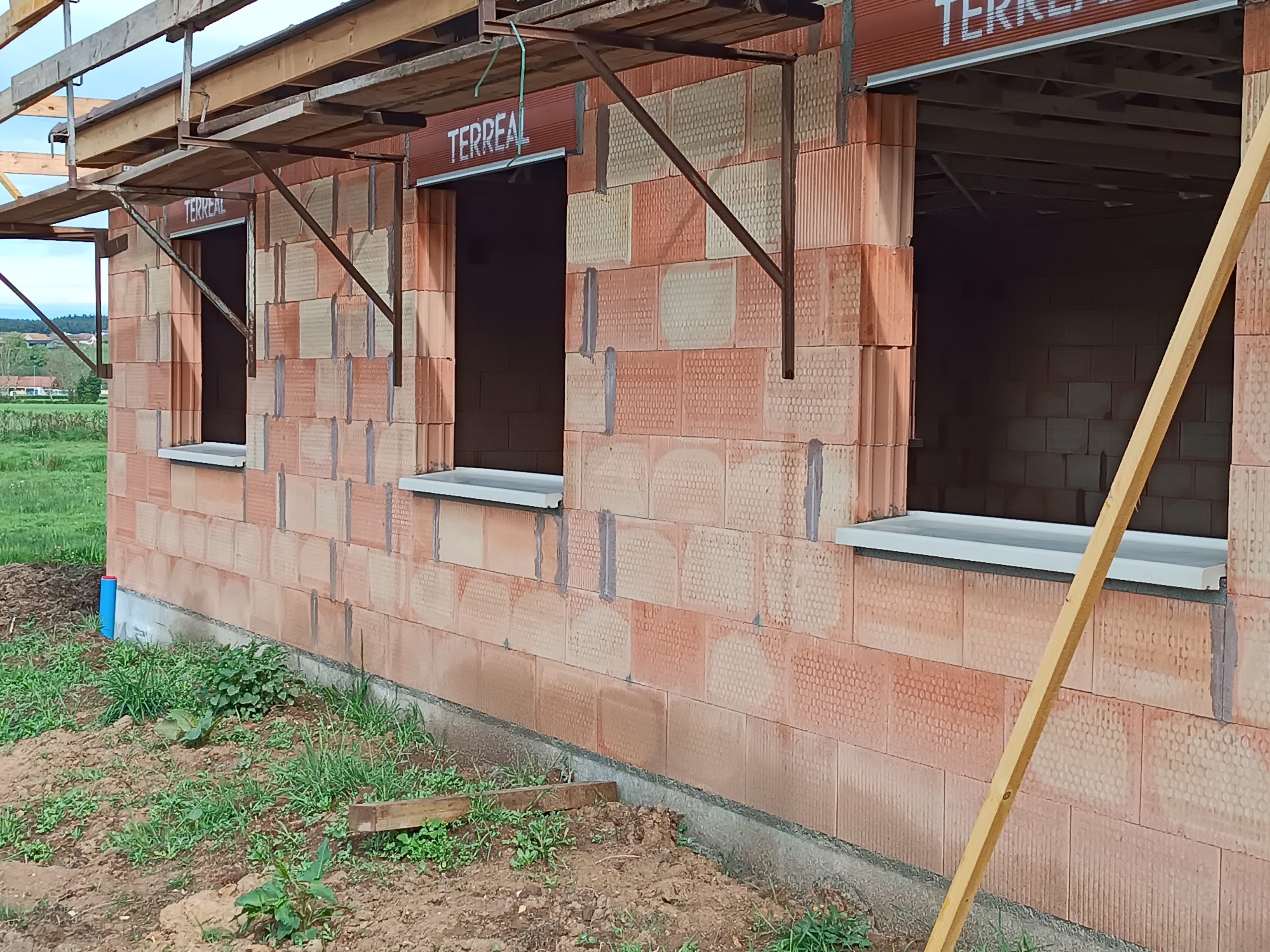 Maison Individuelle : Appui-Seuil 2-en-1 OPTI’ONE® – Pose rapide & finition lisse